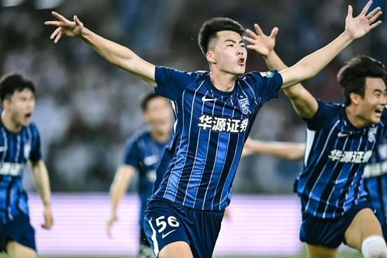 从1-4到4-4 武汉三镇补时13分钟三球逼平国安