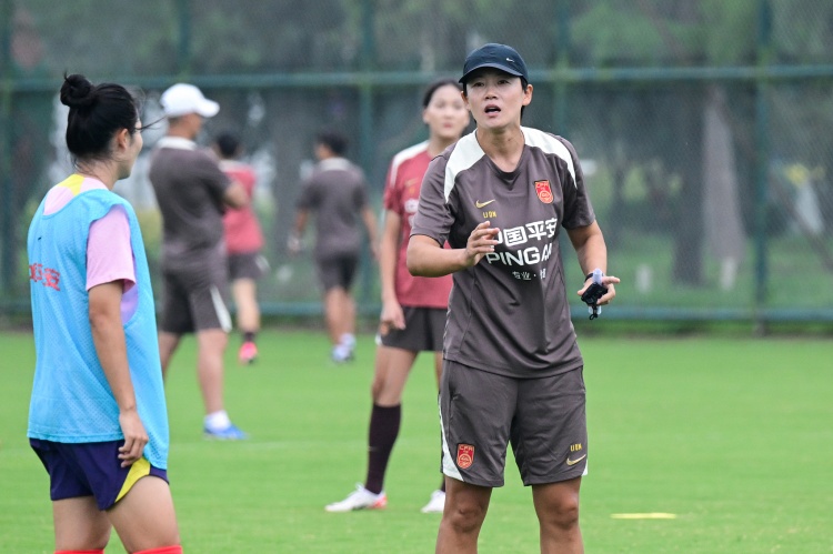 U20女足换帅：科林·贝尔离任，李冬娜临时带队