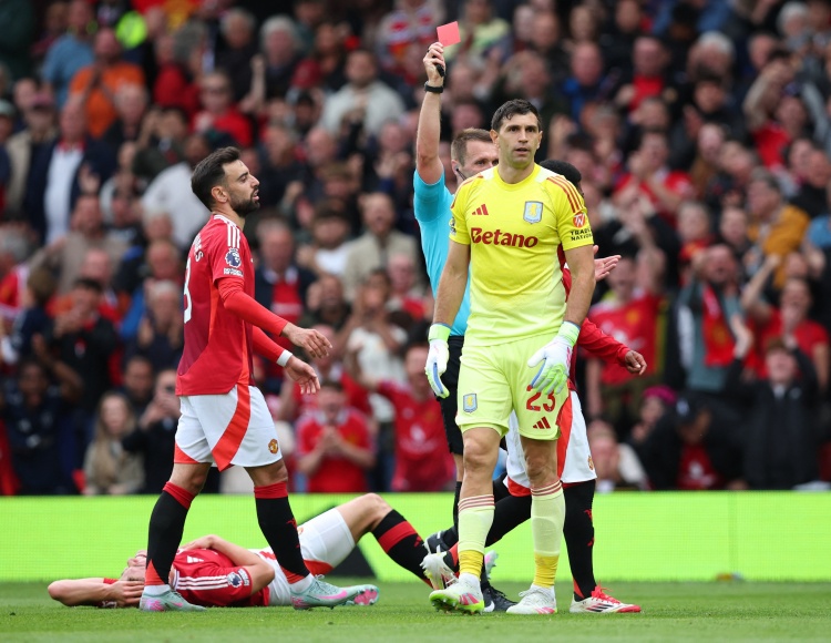 尤文门将引援转向:正式评估大马丁,维卡里奥进入候选 尤文门将引援转向:正式评估大马丁,维卡里奥进入候选