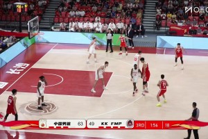 [徐昕暴扣]绝对高度优势！徐昕摘下进攻板！直接跃起暴扣得分！